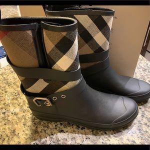 Burberry weather boots size 41